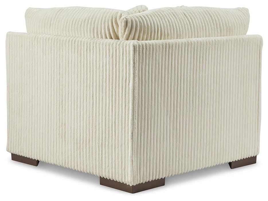 Lindyn Sectional with Chaise
