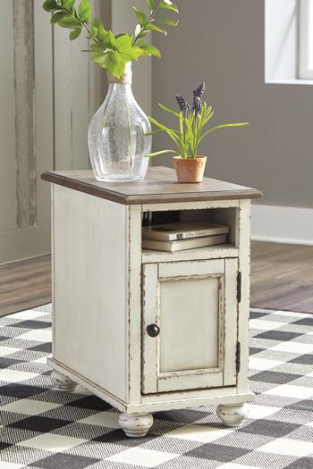 Realyn Chairside End Table