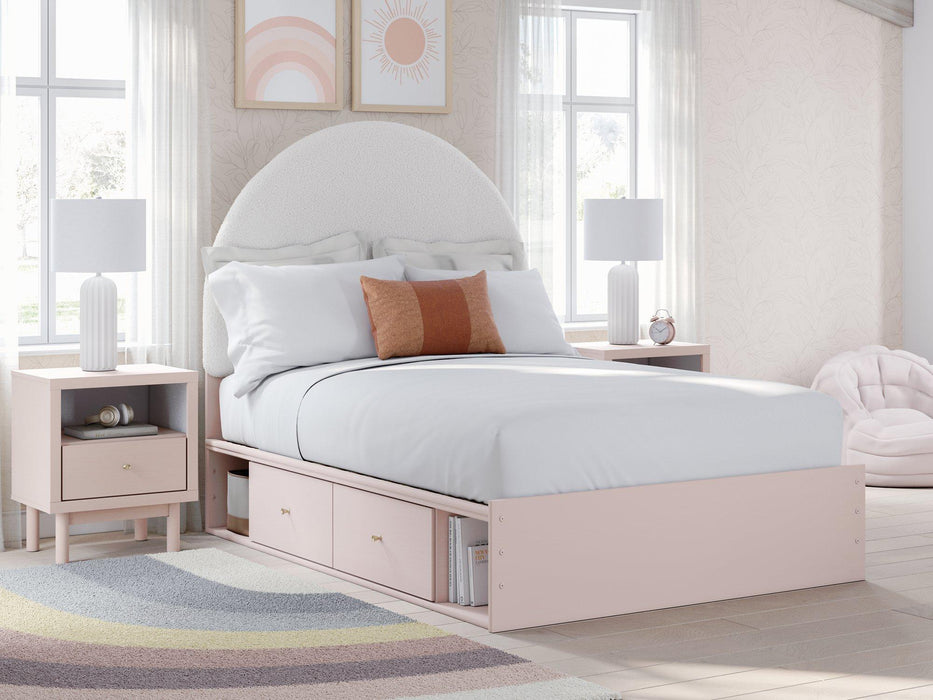 Wistenpine Upholstered Bed with Storage