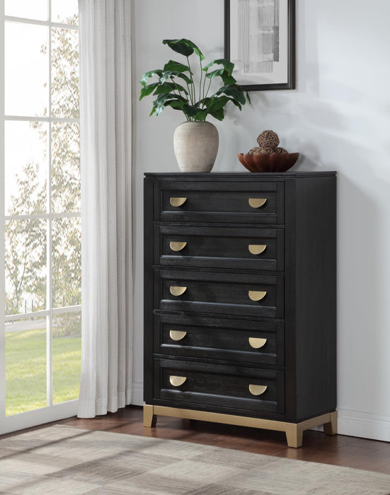 B236 Black-Gold Chest