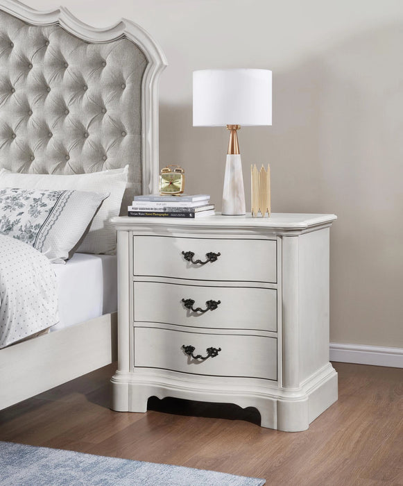 Antique White Queen Bed