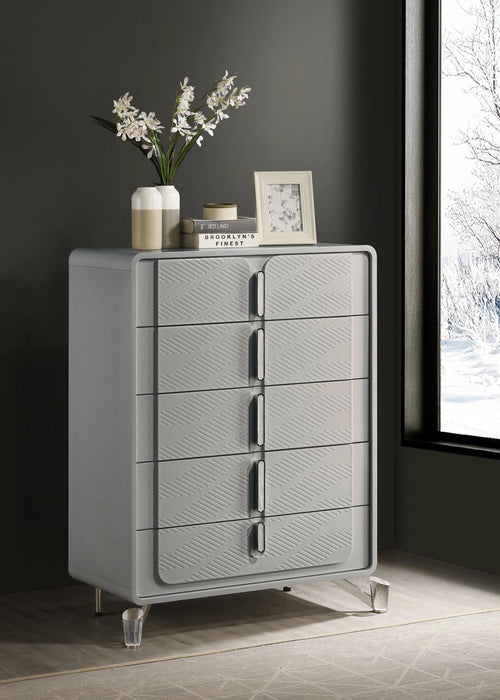 Cool Gray Chest